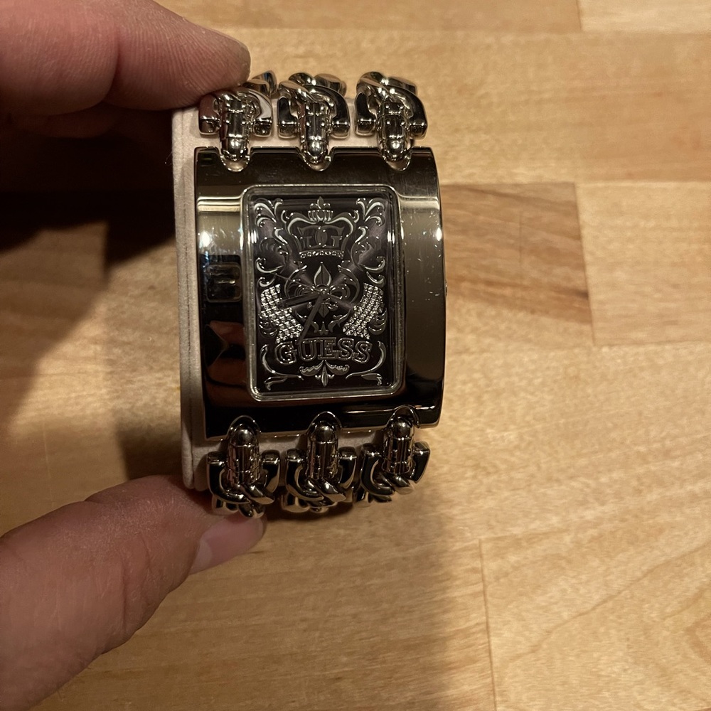 Ladies Guess U10577L1 Black Dial Silver Multi Chain Bracelet Watch. Needs batt.